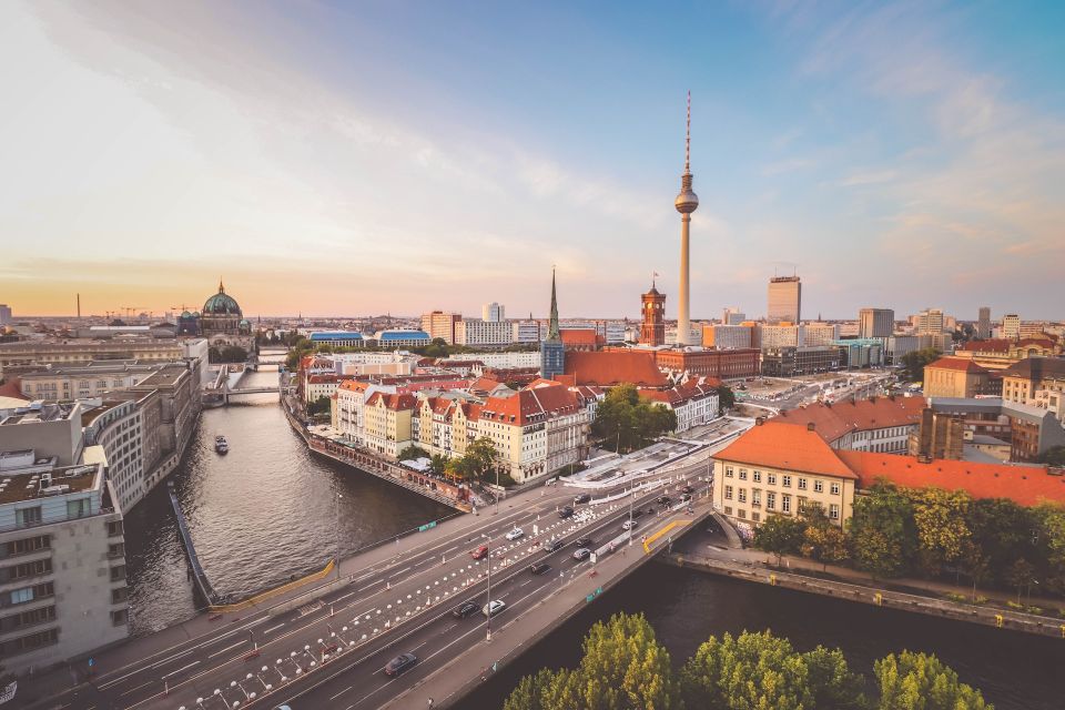 Photo Tour: Berlin Famous City Landmarks Tour - Tour Description