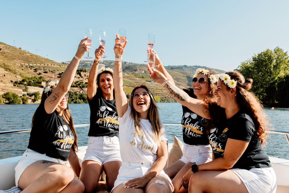 Pinhão: Boat Cruise at Sunset With Sparkling Wine - Complimentary Sparkling Wine Onboard