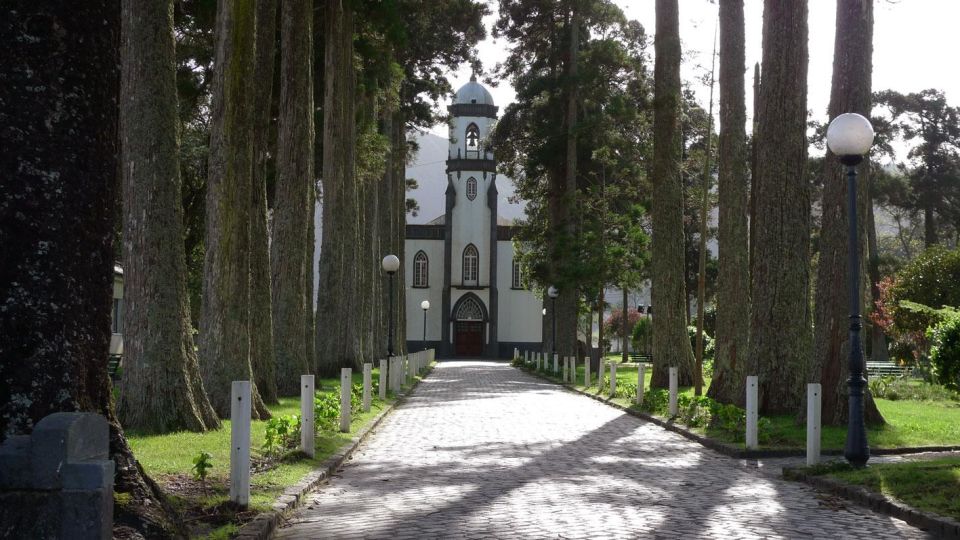 Ponta Delgada: Tour Sete Cidades Green & Blue Lakes - Itinerary Highlights