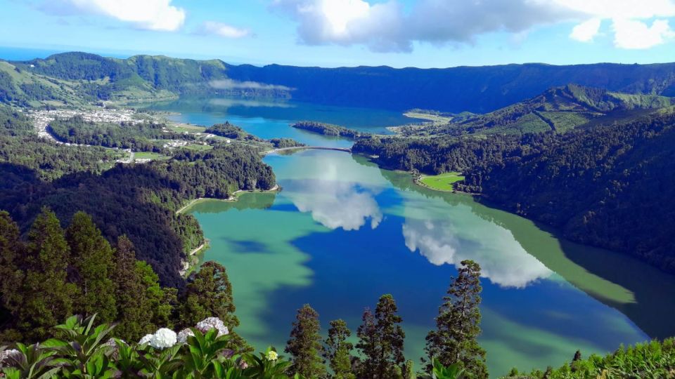 Ponta Delgada: West Circle Tour, Sete Cidades & Fire Volcano - Tranquility of Lagoa Do Fogo