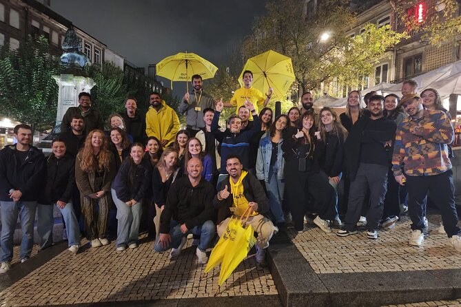 Porto Pubcrawl: 5h,6 Drinks,4 Bars &Skip the Line Club Entry - Meeting and End Point