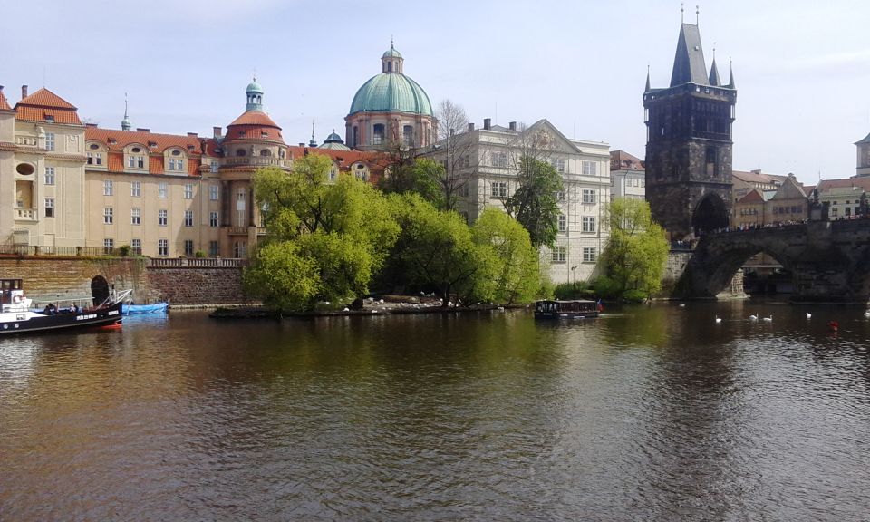 Prague: 2-Hour Lunch Cruise on the Vltava River - Experience Highlights