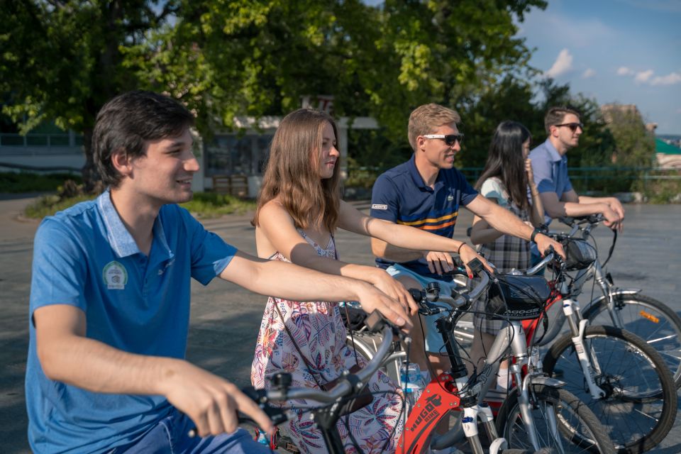 Prague: Bike or E-Bike City Tour With a Local Guide - Guided Experience