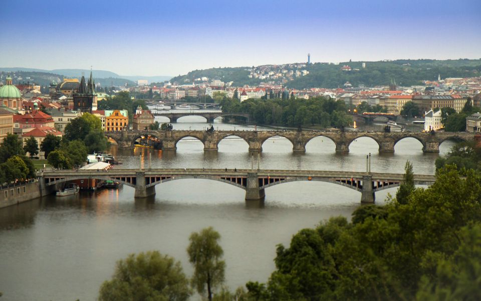 Prague: Stunning Viewpoints, Castle, City & Park E-Bike Tour - Itinerary Highlights