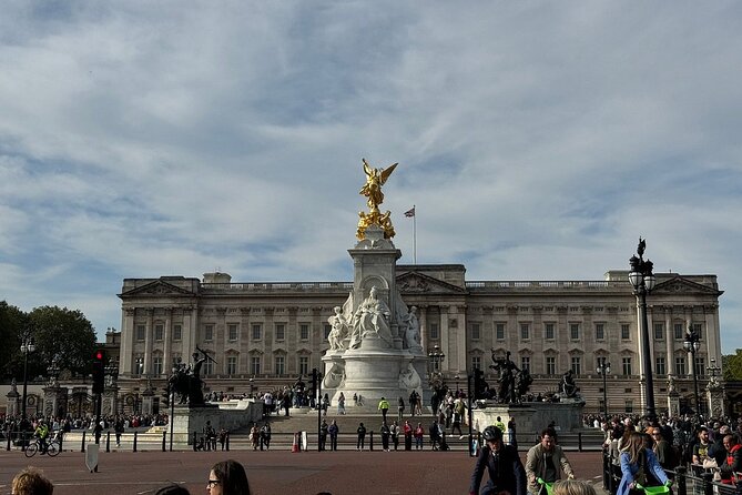 Private Changing of the Guard Experience - Inclusions