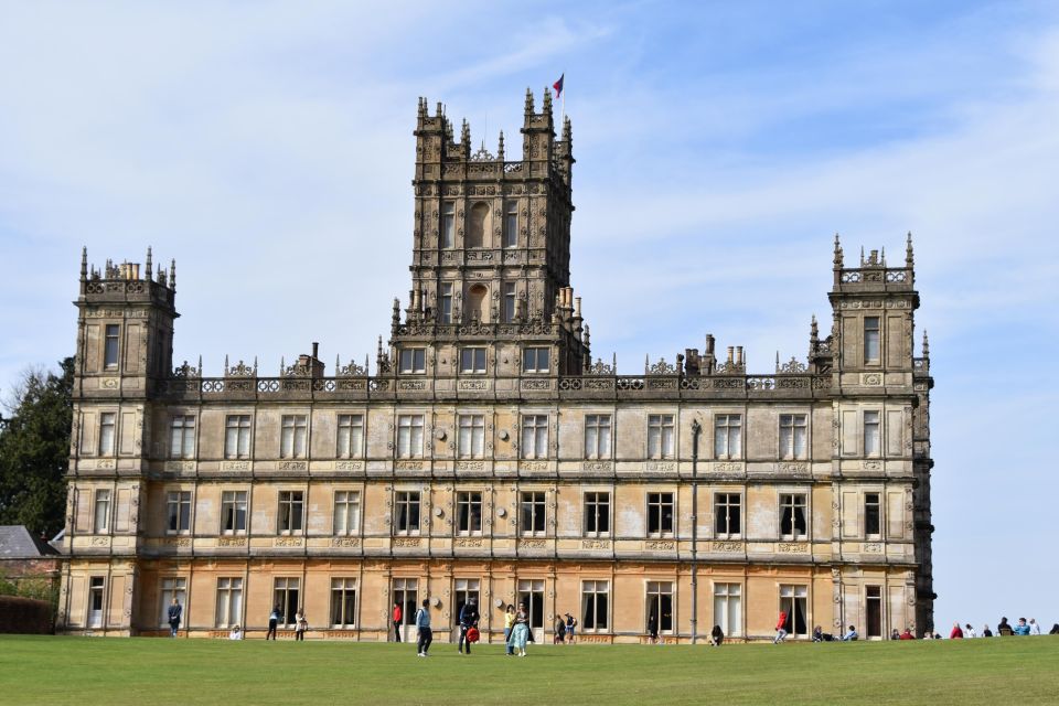 Private Downton Abbey Day Tour, Including Pub Lunch - Pickup and Transportation