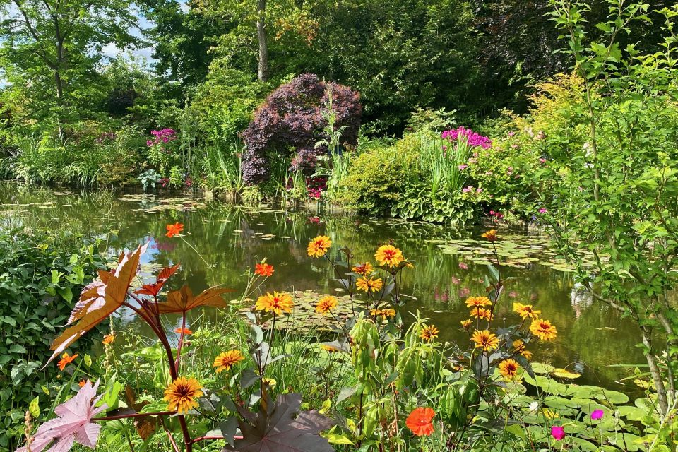 Private Giverny Half-Day Trip From Paris by Mercedes - Exploring Monets Stunning Garden