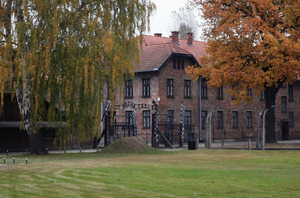 Private Guided Tour From Prague to Auschwitz Birkenau - Itinerary and Experience