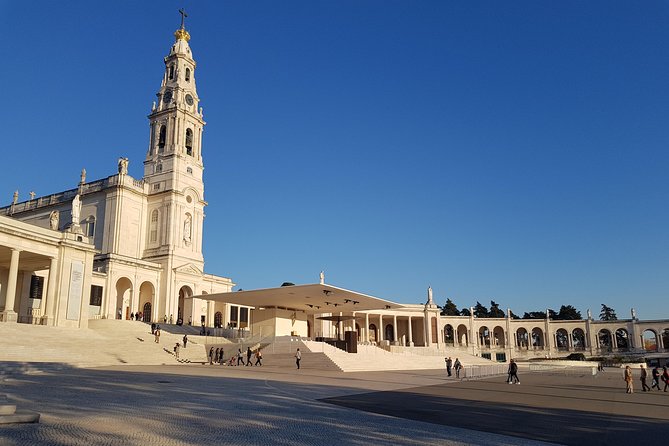 Private Small Groups Tour Fátima Full Day - Transportation and Accessibility