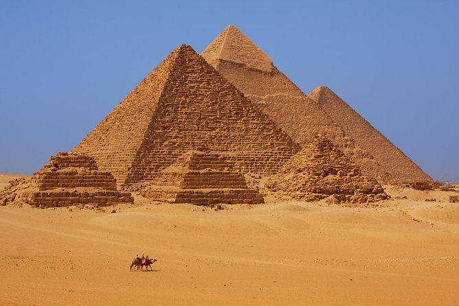 Private Tour: Cairo Day Trip From Hurghada, Including Round-Trip Flights, Giza Pyramids, Sphinx, and Egyptian Museum - Exploring the Giza Pyramids