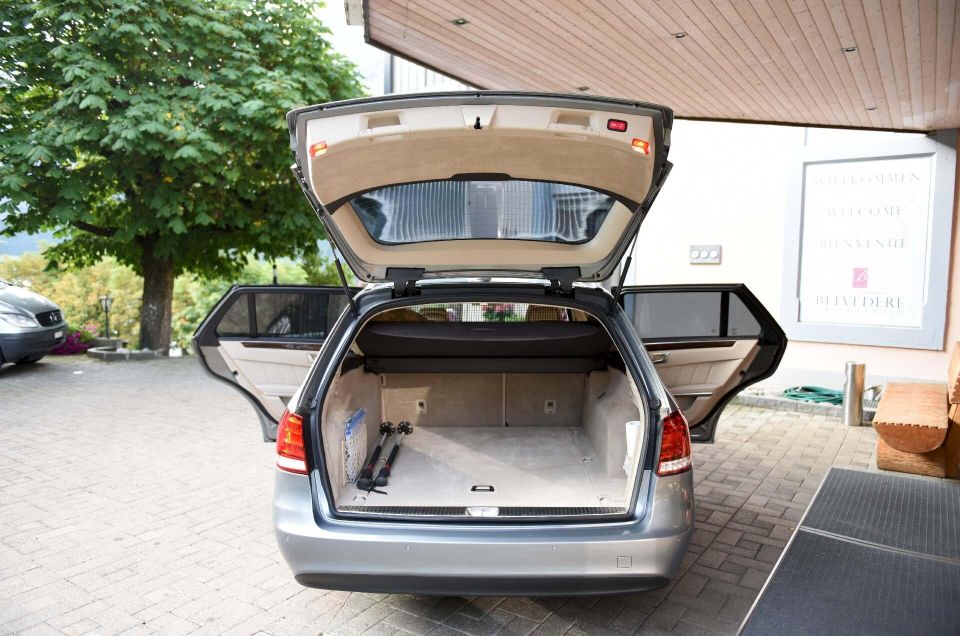 Private Transfer From Zurich Airport to Wilderswil - Comfortable Luxurious Vehicle