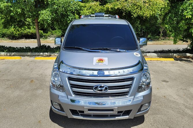 Private Transfers From Punta Cana Airport to Hotels in DR - Vehicle and Amenities