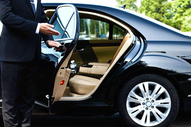 PrivateTransfer:-Toronto Pearson Airport OR Hamilton City Black Car Service - Included Services