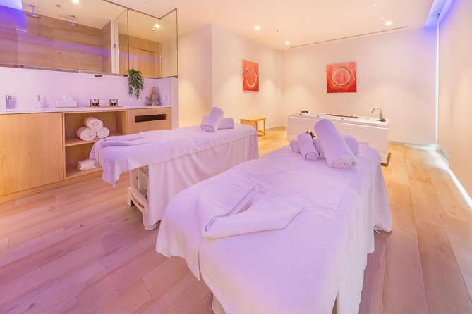 Romantic Couple Massage + SPA Entry and Private Jacuzzi With Cava - Cava and Refreshments