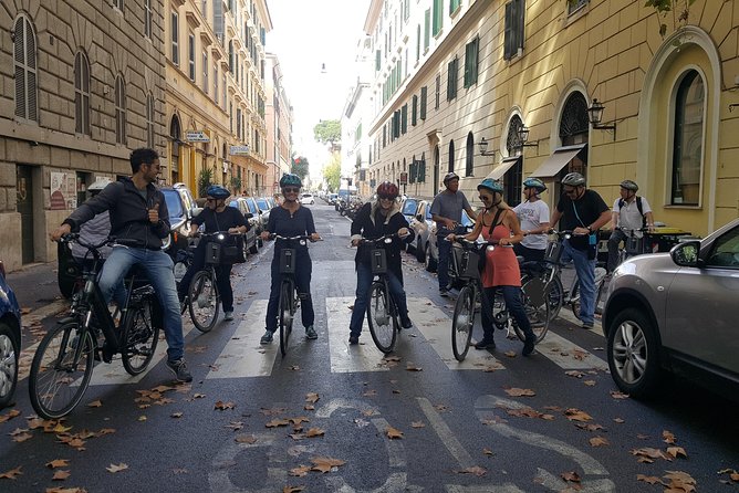 Rome: Rental Bicycle 24 Hours - Equipment Included