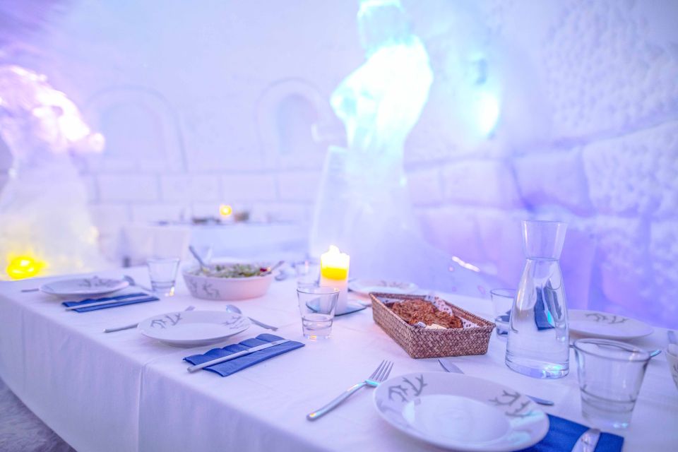 Rovaniemi: Snow Restaurant Dinner Tour - Snowman World Attractions