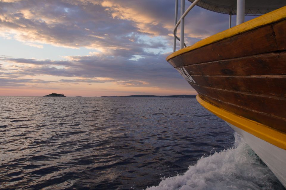 Rovinj: Sunset Boat Trip With Dolphin Watching - Experience Highlights