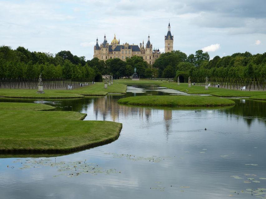 Schwerin - Private Tour of the Castle & Cathedral - Architectural Highlights of the Castle