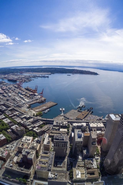 Seattle Sights: From Skyline Peaks to Aged Alleys - Architectural Marvels and Book Wonders