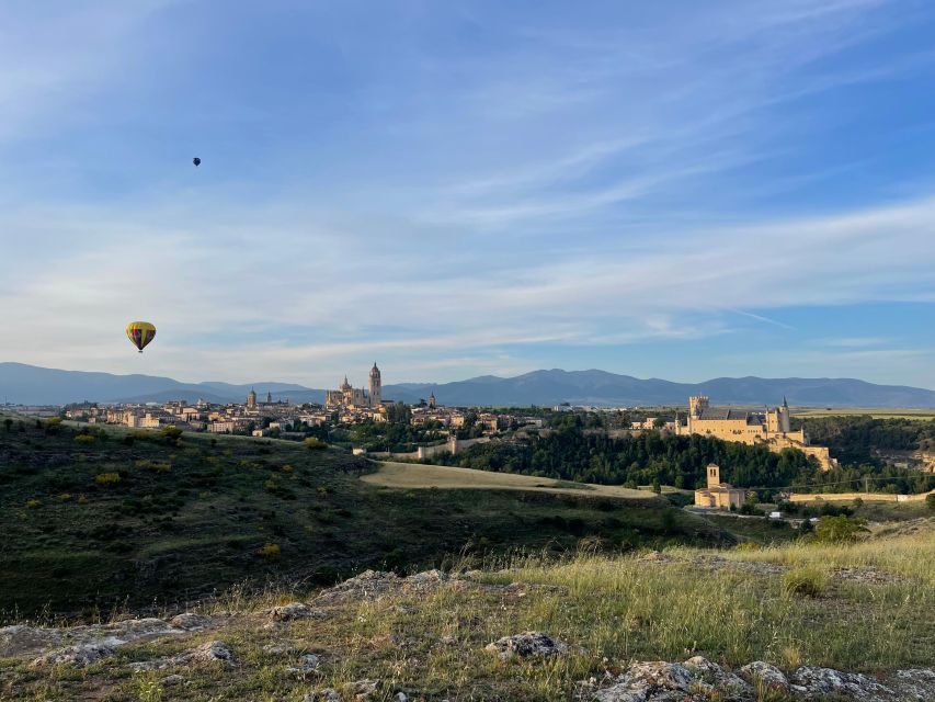 Segovia: Hot-Air Balloon Ride With Cava Toast & Picnic - Inclusions