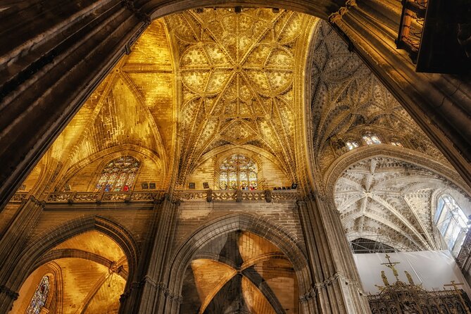 Small-Group Tour of Seville Cathedral & Giralda Tower - Exploring the Giralda Tower