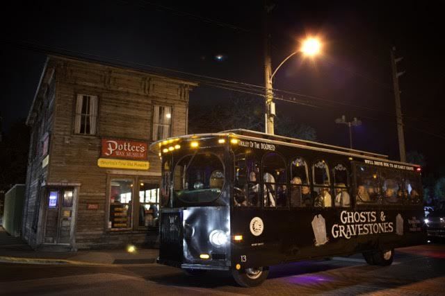 St. Augustine: Ghosts and Gravestones Old Town Trolley Tour - Exploring St. Augustines Haunted Past