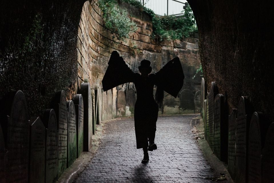 St James Secret Garden Cemetery Shivers Ghost Tour - Visiting Liverpools Père-Lachaise