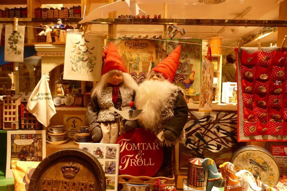 Stockholm: Christmas Lights and Market Walking Tour - Itinerary Highlights