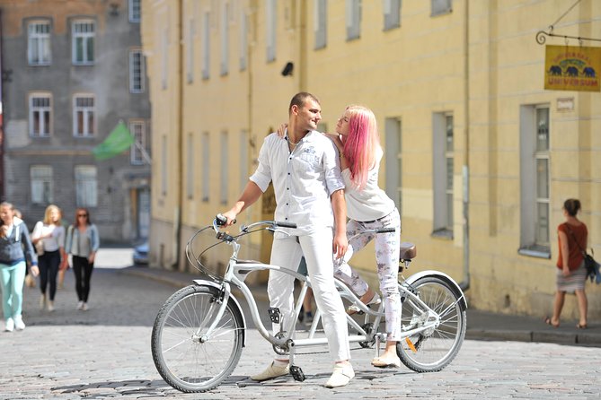 Tallinn 1 Hour Romantic Photo Tour - Inclusions