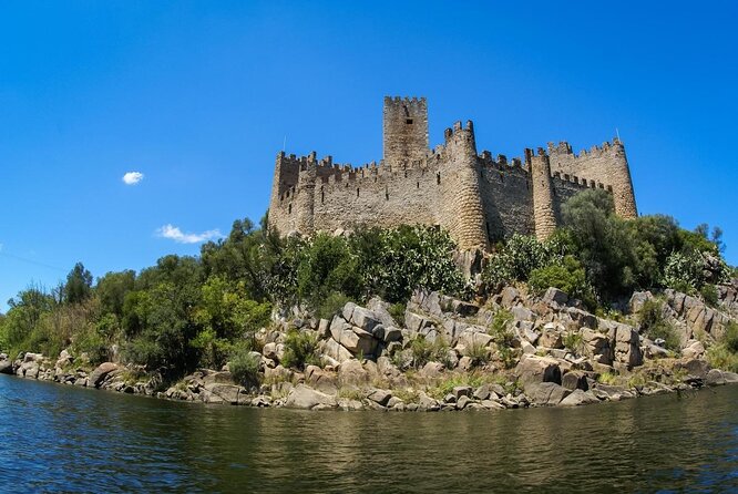 Templar Knights: Tomar and Almourol Castles Full Day Private Tour - Visiting the Convento De Cristo