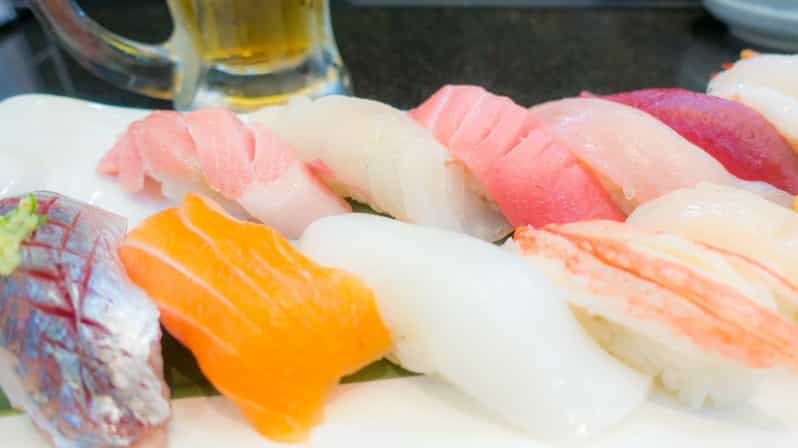 Tokyoshinjukuyasukuni: Sushi Making Experience With a Chef - Traditional Attire and Immersion