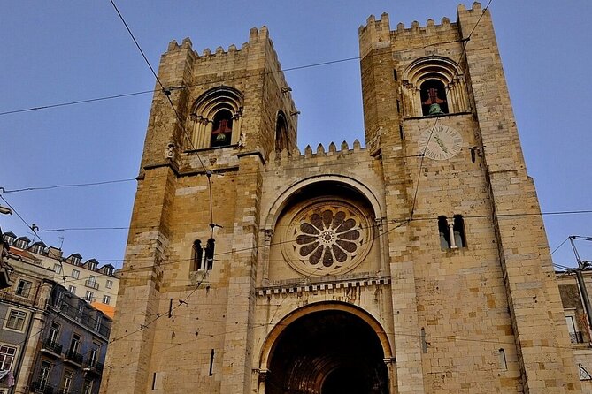 Tuk Tuk Experience Through the Historic Neighborhood of Alfama - Pickup and Meeting Points