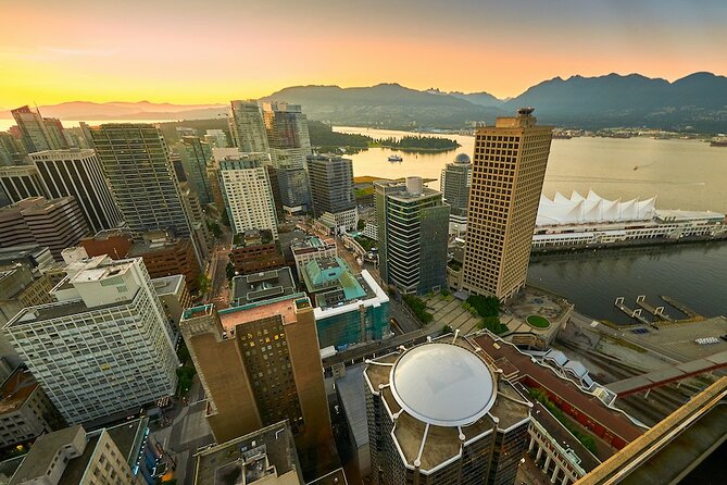 Vancouver Small Group Night Tour W/Capilano + Grouse Mtn Dinner - Stanley Park Highlights