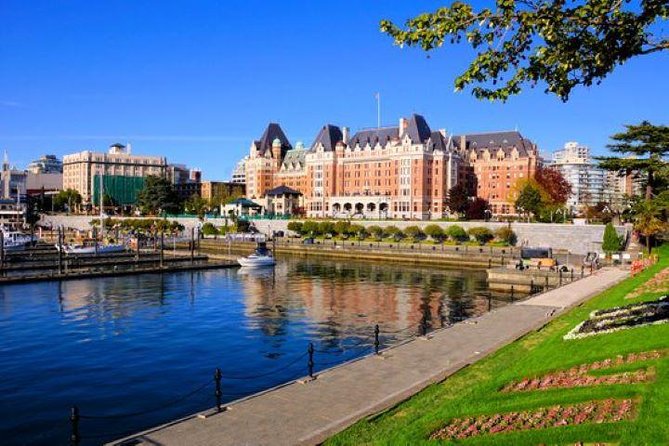 Victoria Sightseeing With Butchart Gardens and Whale Watching - Exploring Butchart Sunken Garden