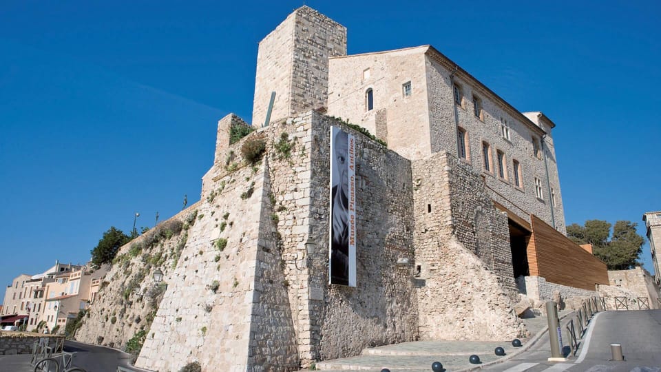 Visit Saint Paul De Vence, Antibes & Cannes: 7h Tour - Pickup and Drop-off