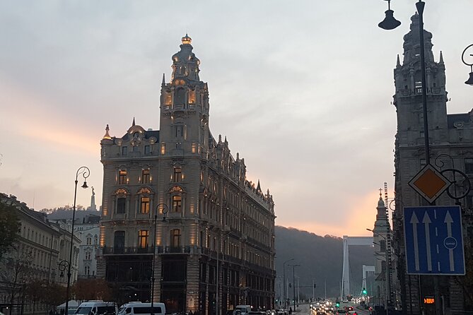 Welcome to Budapest Evening Walk - Meeting and End Points