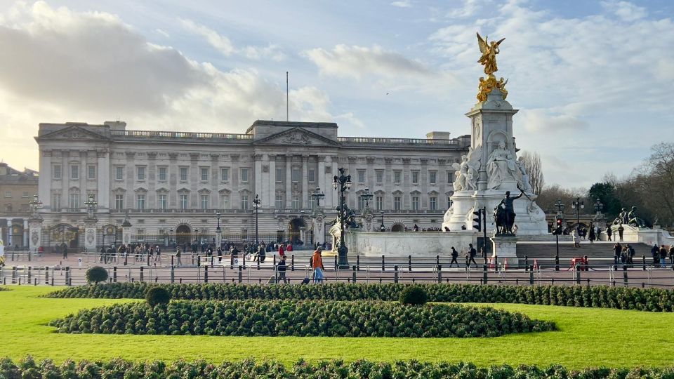 Windsor Castle To/From Central London | Private Transfers - Vehicle Specifications