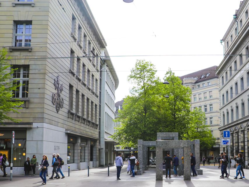 Zurich: Exclusive Swiss Banking Tour With a Local - Key Financial Districts