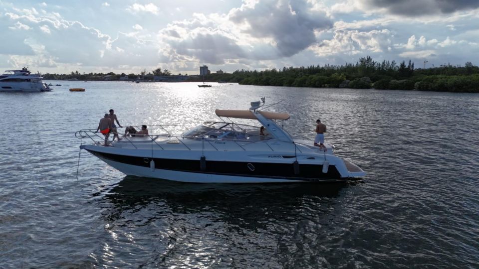 2 HOURS Yacht in Miami for Up to 12 People - Tour Inclusions