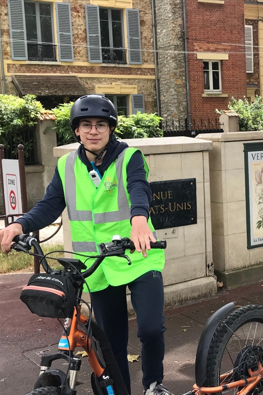 2 Wheel Electric Tour Street Art in Versailles - Guided Tour Highlights