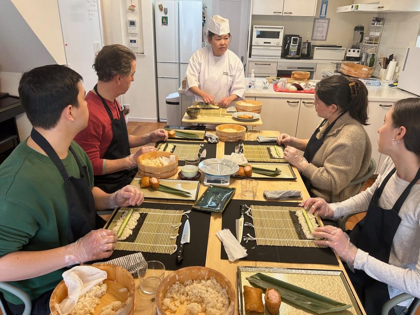 AKEMIS Sushikitchen: a Fun Sushi Cooking Lesson in Tokyo - Experienced Sushi Chef