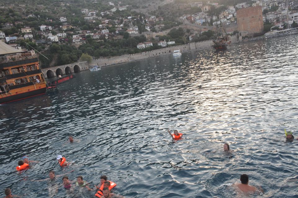 Alanya: Evening Jeep Tour With Sunset Boat Trip and Dinner - Mesmerizing Cultural Performances