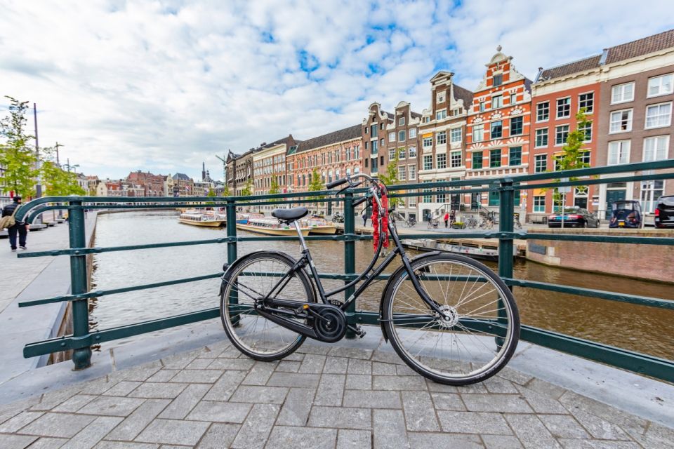 Amsterdam: Insta-Perfect Walk With a Local - Itinerary and Activities