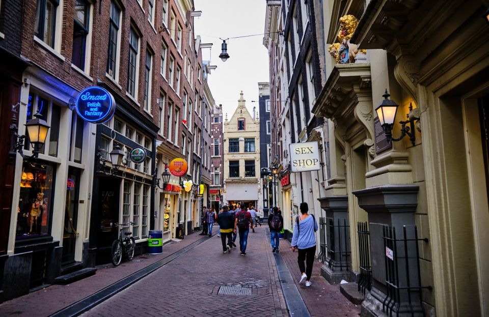 Amsterdam: Self-Guided Red Light District Photography Tour - Experience Highlights