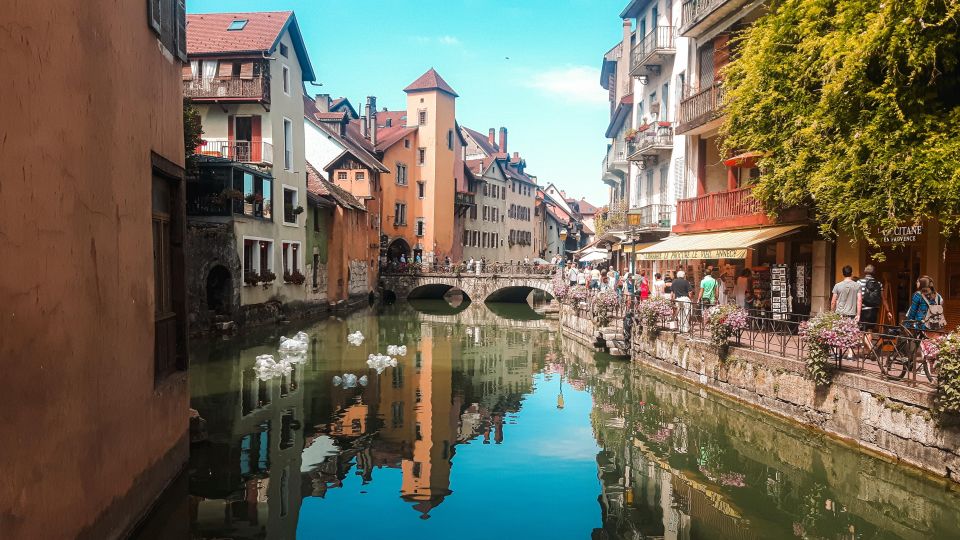 Annecy: Traditional Food Group Walking Tour - Savoyard Cuisine Exploration