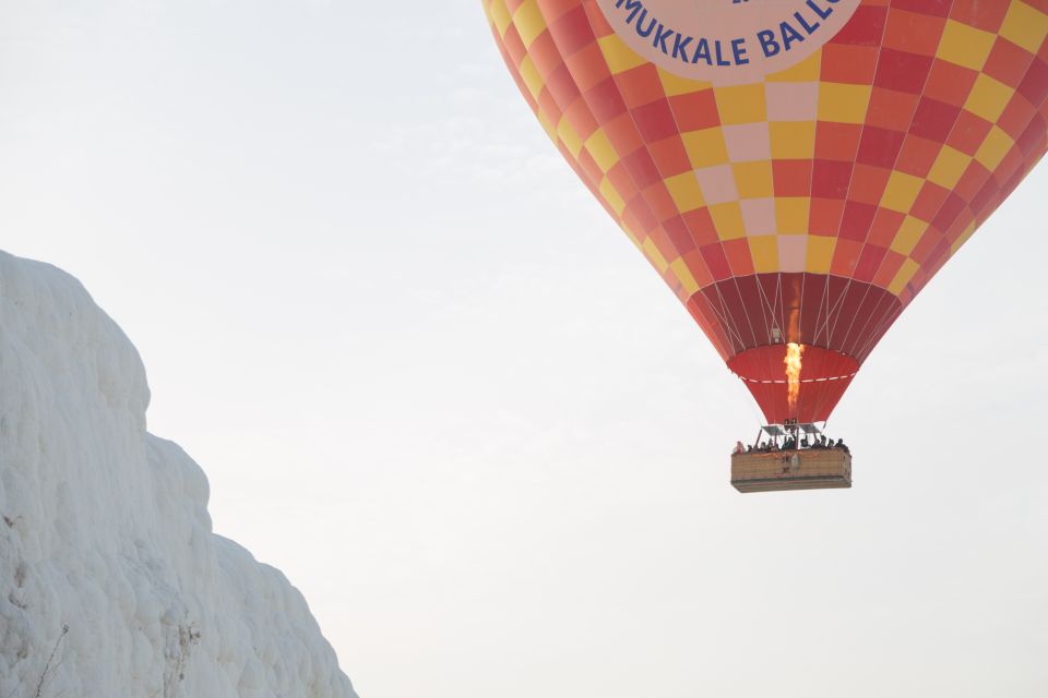 Antalya: Pamukkale and Hierapolis Trip With Hot Air Balloon - Experiencing the Hot Air Balloon Ride