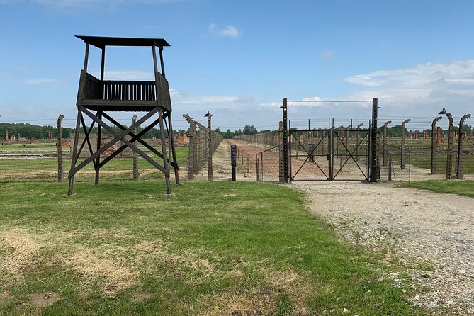 Auschwitz Trip From Krakow - English Speaking Guided Tour - Tour Group Size and Policies