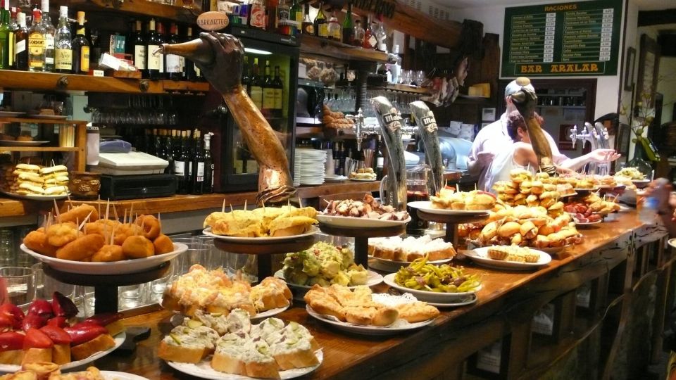 Barcelona: 4-Hour Tapas Evening Tour and Flamenco Show - Tapas Selection and Drinks