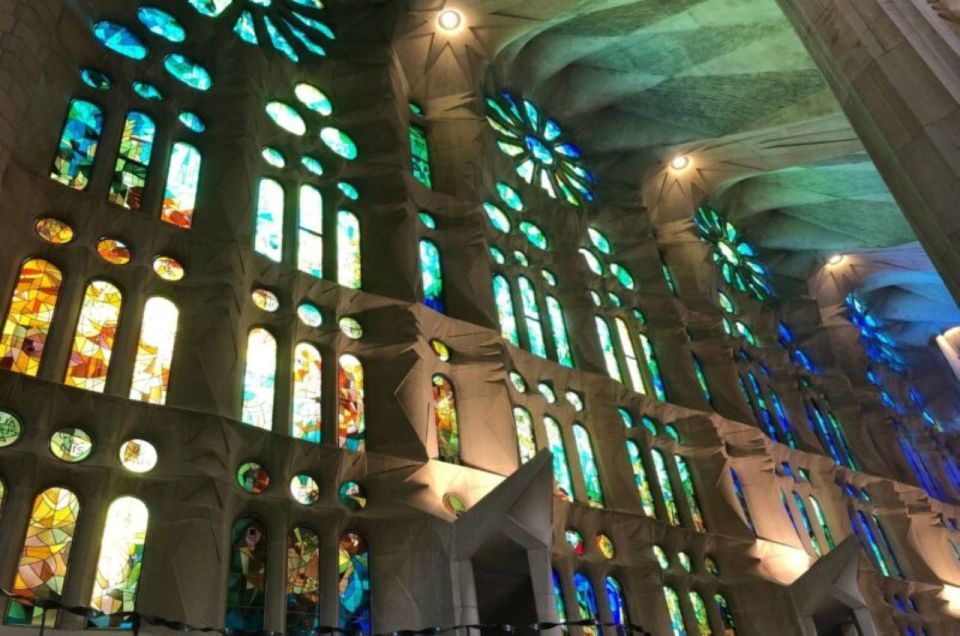 Barcelona: Guided Sagrada Familia Tour & Skip-The-Line Entry - Tour Highlights