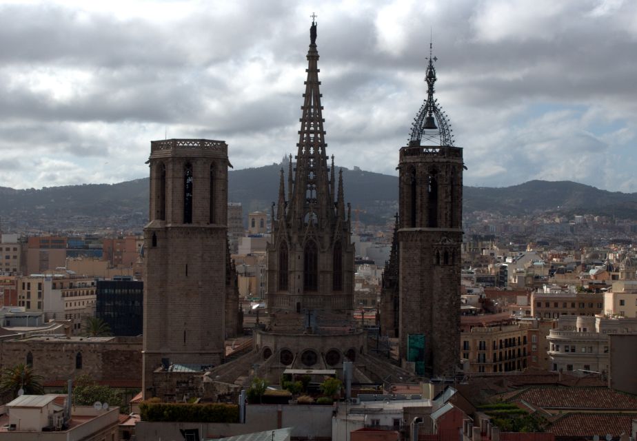 Barcelona: Private Gothic Quarter & Eixample Highlights Tour - Eixample District Highlights